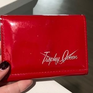 Red Trophy queen mini wallet